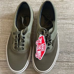 Brand new never worn vans 8.0